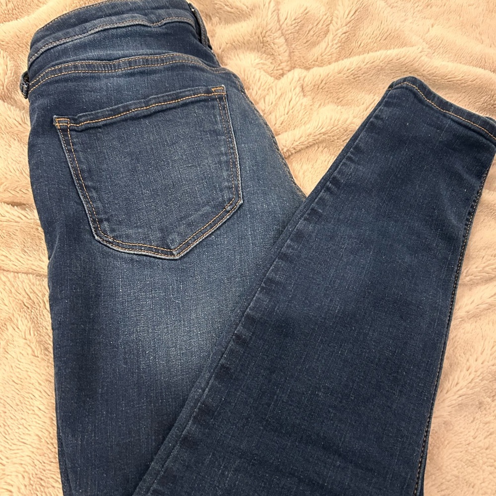 Old Navy Rockstar Super Skinny size 8 jeans. Barely worn